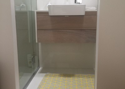 Ensuite Bathroom With Toilete and Shower